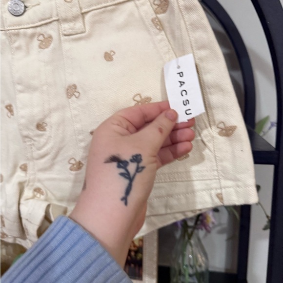 PacSun Cream Jean Shorts High-Waisted Patterned size small - Picture 4 of 10